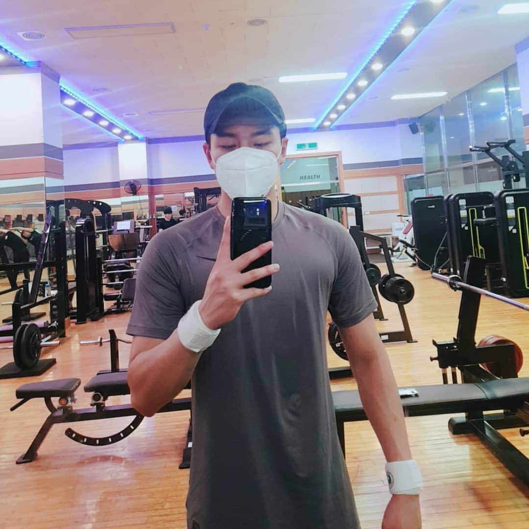 ハイトップのインスタグラム：「힘들다 힘내자 힘들다 힘내자」