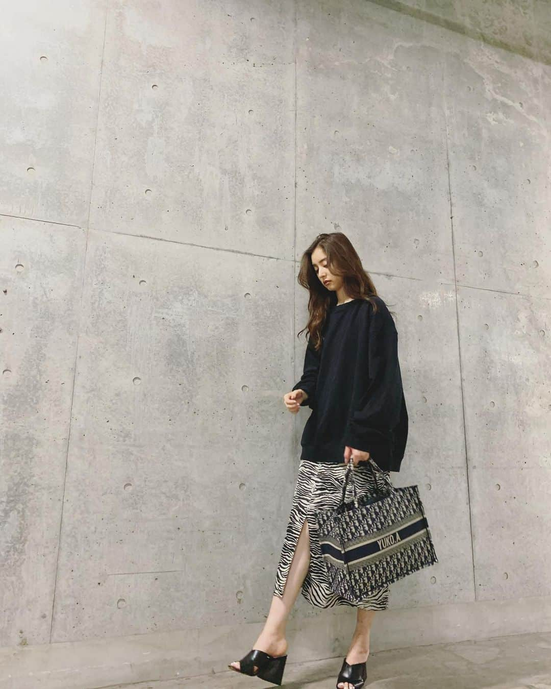 新木優子さんのインスタグラム写真 - (新木優子Instagram)「私服 tops : @sly_official  bottom : @throw_by_sly  bag : @dior  撮影の時だけマスク外しています🙇🏻‍♀️✨ #fashion #mystyle」6月9日 22時52分 - yuuuuukko_