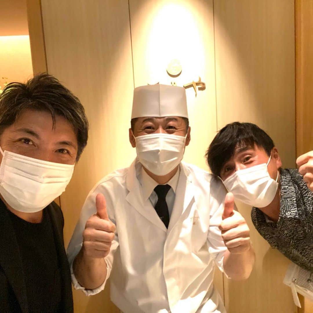 のインスタグラム：「悪友の源、アンファーの役員、臺ちゃんと、 日本一の天ぷら「たきや」でした ※予約は取れません https://ameblo.jp/togablo/entry-12603001374.html  #たきや  #天ぷらたきや  #アンファー  #日本一  #天ぷら  #戸賀敬城  #トガッチ  #メタバリアプレミアムex  #tempura  #takiya  #togacci  #hirokunitoga」