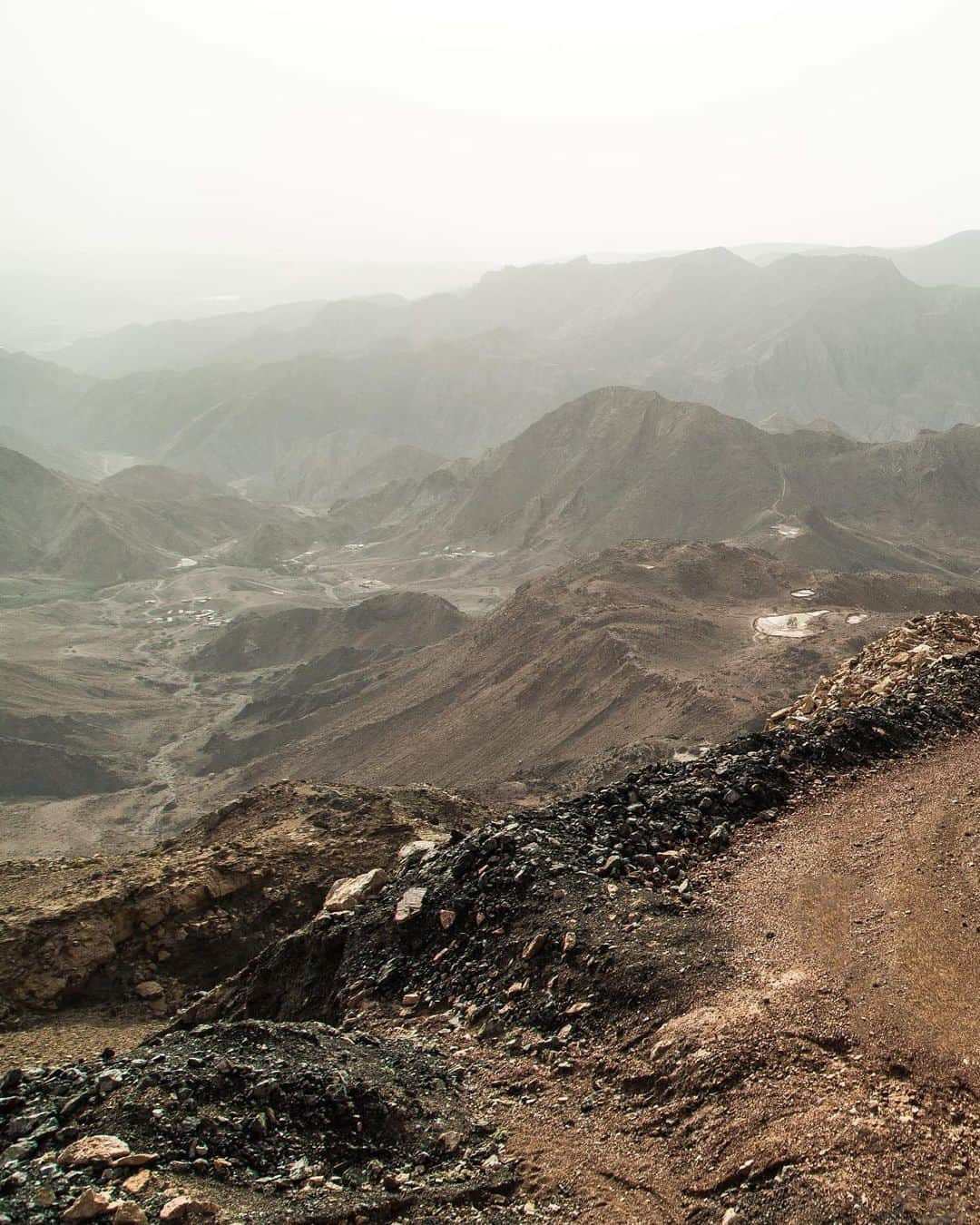 ロールス・ロイスさんのインスタグラム写真 - (ロールス・ロイスInstagram)「The Arabian Desert is a landscape of staggering extremes. In #TheFinalChallenge, a series designed to test #RollsRoyceCullinan’s performance capability, we see Cullinan gracefully glide through an endless horizon of imposing terrain. ⁣ Watch Episode 7 of our #InspiringGreatness series now; link in bio.  —   NEDCcorr (combined): CO2 emission: 330-328 g/km; Fuel consumption: 19.5 mpg / 14.5 l/100km *   WLTP (combined): CO2 emission: 361-344 g/km; Fuel consumption: 17.8-18.6 mpg / 15.9-15.2 l/100km #」6月9日 23時01分 - rollsroycecars