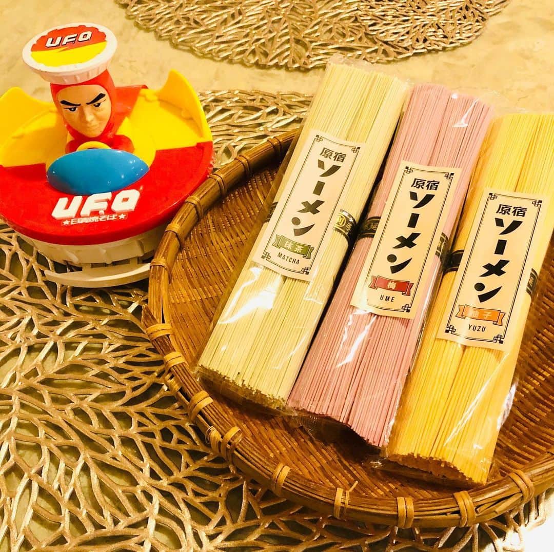 マイケル富岡のインスタグラム：「ヤキソバンのお夜食…今宵は「原宿ソーメン」♡ 抹茶 梅 柚子 どれにする？#ufo #日清 #日清焼そば #ヤキソバン #マイケル富岡 #俳優 #タレント #マッハufo #ヒーロー #原宿ソーメン #揚げ玉ボンバー #ソースビーム #麺アタック #青のりフラッシュ #actor #actorslife #love #hero #matcha #ume #yuzu #somen #noodles」