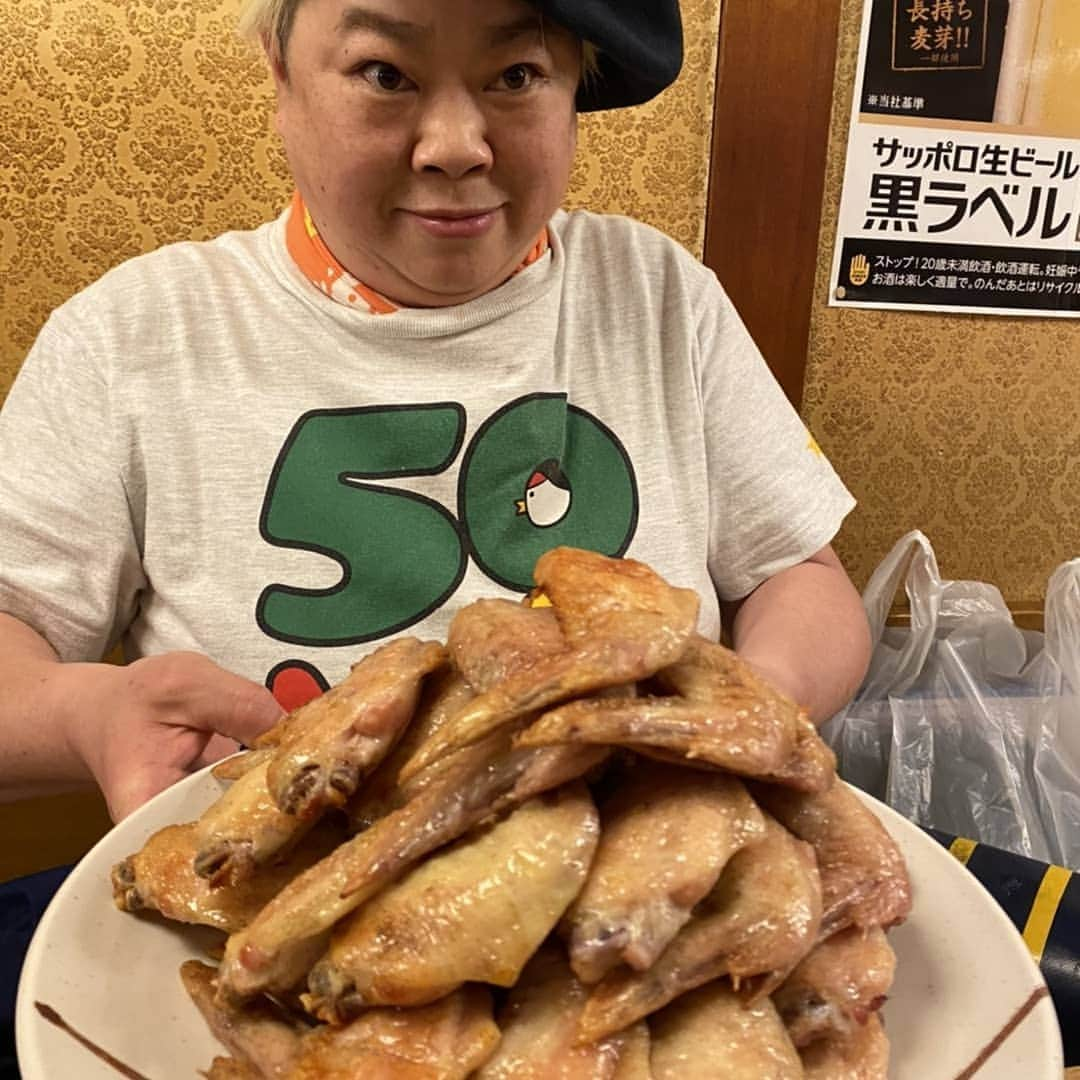 ホルスタイン・モリ夫さんのインスタグラム写真 - (ホルスタイン・モリ夫Instagram)「昨夜は焼き鳥キィーのTシャツ着て焼き鳥キィー。今日は恵庭のみるくのあとりえでピザ&パスタと美味しい牛乳🐮帰りに支笏湖行って人の船を自分の所有物のようにパチリ(ギリ触ってません)。夕飯はキィーの残り手羽でカレーだ＼(^o^)／ダイエット止めた！そしたら人生もっと楽しくなっちまった＼(^o^)／ #やきとりキィー #手羽先 #札幌の老舗 #みるくのあとりえ #ミルクのアトリエ #寺田牧場 #手作りモッツァレラチーズ  #モッツァレラは鮮度が命 #美味しい牛乳 #cowエール #支笏湖 #家庭のカレー #家庭のカレーは愛情が命 #一人ですが」6月9日 23時16分 - morry_aroi