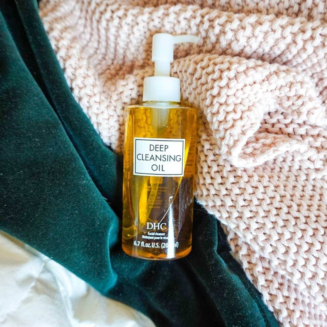 DHC Skincareさんのインスタグラム写真 - (DHC SkincareInstagram)「Deep Cleansing Oil is the happy pop of color your skincare routine needs 💛⁣⁣⁣ Not only will it melt away your sunscreen and sweat, Deep Cleansing Oil can also help clean your makeup brushes. Bonus tip: use it to shave your legs for a luxurious experience! We love a multitasking product! ⁣ For a limited time only, receive a FREE mini 4-step ritual featuring Deep Cleansing Oil, Mild Soap, Mild Lotion, and Extra Nighttime Moisture when you spend $65 or more with code 4STEP at checkout on DHCcare.com 👆⁣ ⁣ #DHCisJBeauty #cleansingoil #doublecleanse⁣ ⁣ 📸: @planetwatermelons」6月9日 23時19分 - dhcskincare