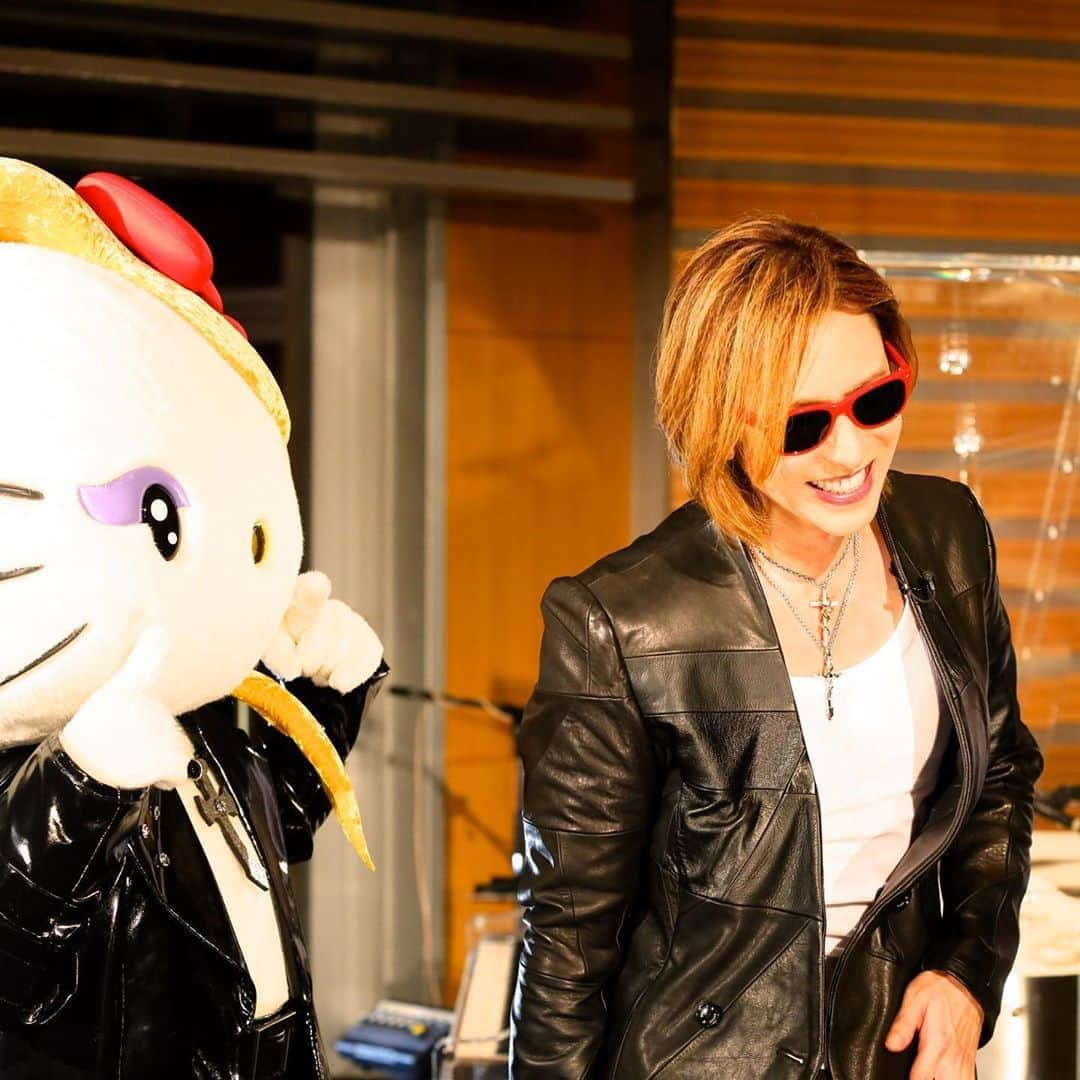 YOSHIKIさんのインスタグラム写真 - (YOSHIKIInstagram)「Thank you so much for your support. みんな応援してくれてありがとう。  #Yoshiki fans, #Xjapan fans, #sixtones fans  #arigato!  Love,  Yoshikitty “#Yoshikitty wins No.1  in #FRANCE, #GERMANY, and #BRAZIL,  No.2 in #CHINA No.6 worldwide Reaches the top 10 for the fifth straight year in #Sanrio character ranking.  yoshikitty #フランス、#ドイツ、#ブラジル で 1 位、#中国 で 2 位、 総合６位 の快挙、  サンリオキャラクター大賞で 5 年連続トップ 10 入り  @yoshikitty_official @hellokitty  #hellokitty #sanrio #xjapan #madamtussauds  #tanita #yoshikittymask」6月9日 23時29分 - yoshikiofficial