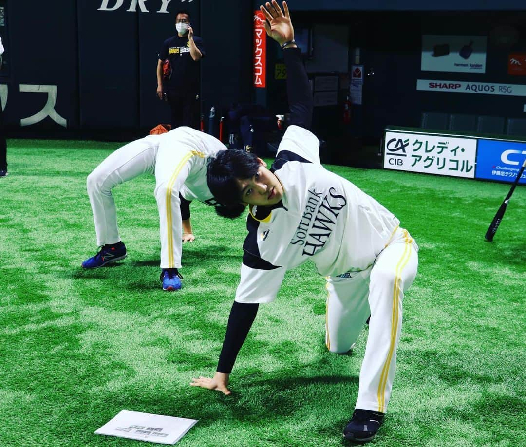 福岡ソフトバンクホークスさんのインスタグラム写真 - (福岡ソフトバンクホークスInstagram)「#練習試合 #2020年6月9日 #vsオリックスバファローズ #福岡PayPayドーム #あちー #入念にアップ #入念に… #入… #どういう感情 #海賊王になろうと思って #柊太参上#後ろも #softbankhawks #ホークス #s15」6月9日 23時30分 - softbankhawks_official