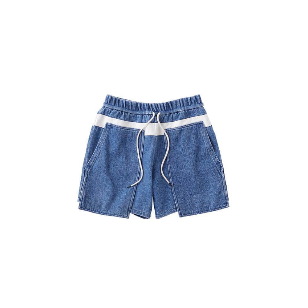 KUROのインスタグラム：「Loose denim baker shorts  #denim #kurodenim #indigo #architecture」