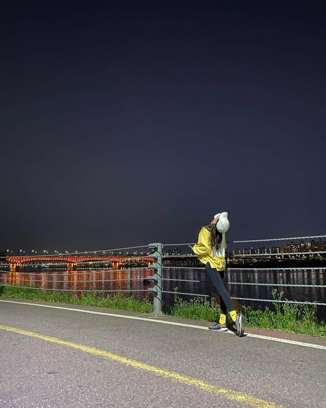 カン・イェウォンさんのインスタグラム写真 - (カン・イェウォンInstagram)「운동하기 딱 좋은 밤🌜」6月9日 23時42分 - kangyewon0315