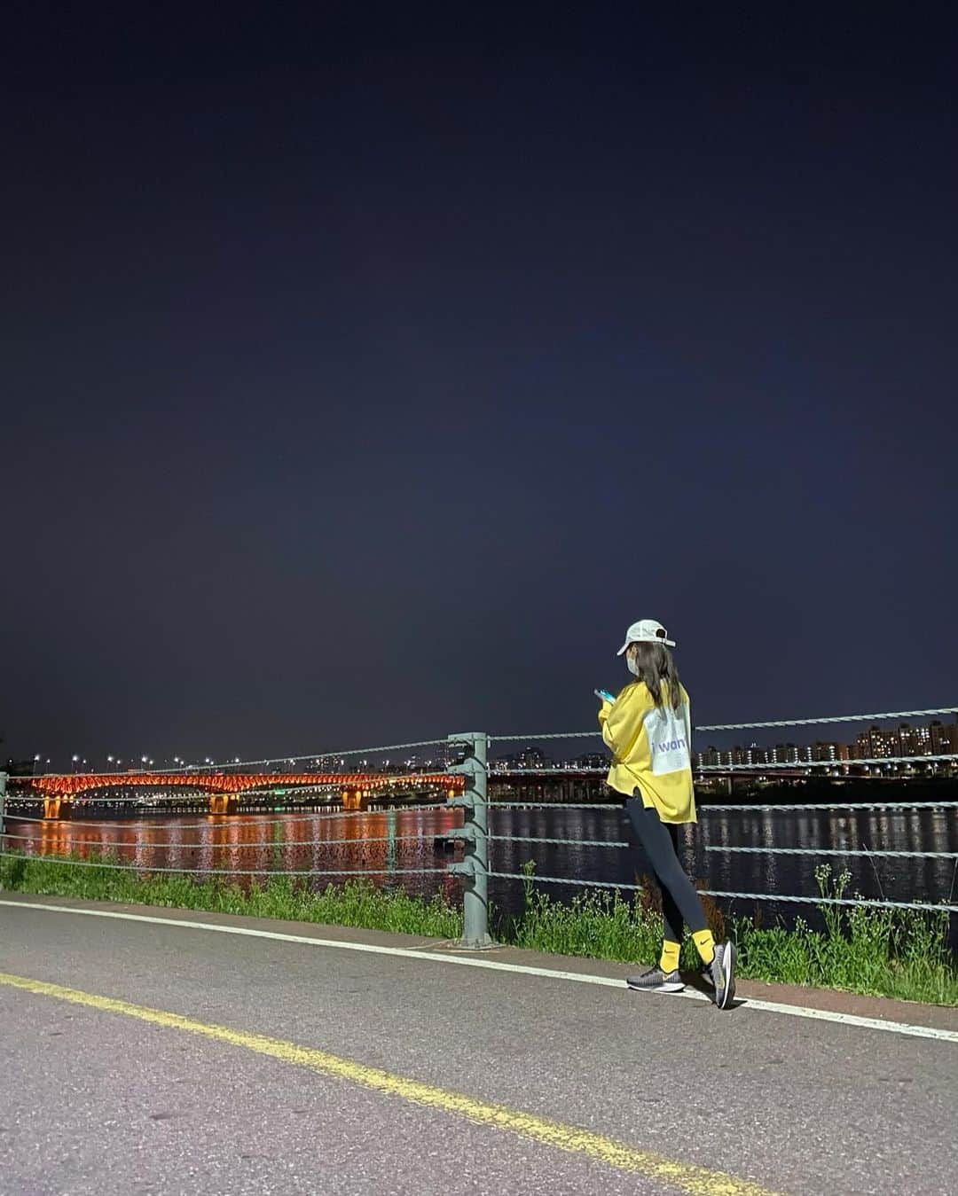 カン・イェウォンのインスタグラム：「운동하기 딱 좋은 밤🌜」