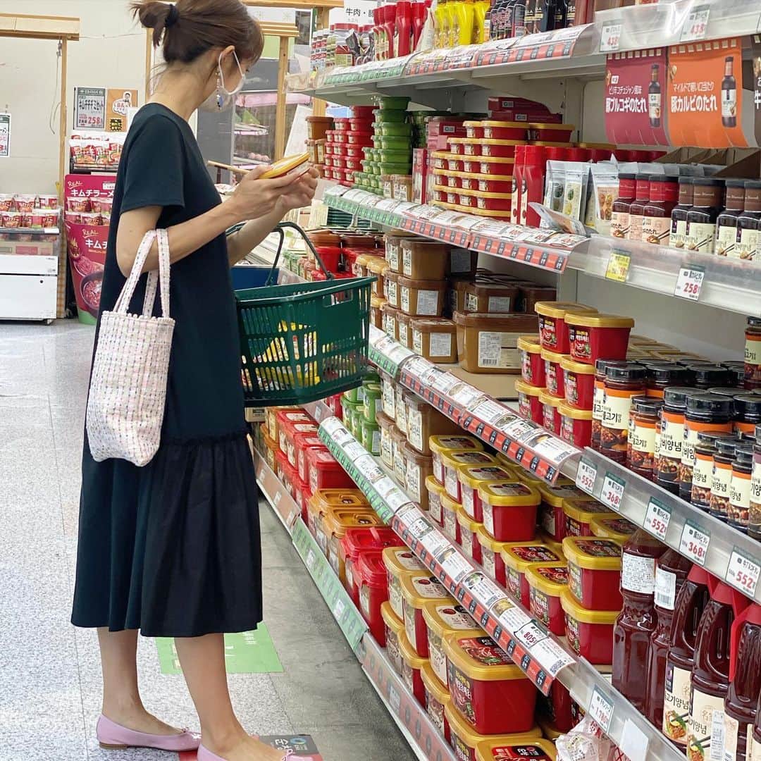 木本泉さんのインスタグラム写真 - (木本泉Instagram)「-﻿ 食べたかったチャメを買いに💛﻿ ﻿ あっさりしていてお風呂上がりに食べると美味しいんですよね😌﻿ ﻿ 私は種アリで食べる派です👍﻿ ﻿ 韓国で最初に食べた時は熟れてないメロンを食べたような感じがしたけど、今では大好物👍﻿ ﻿ #韓国広場#新大久保#チャメ」6月9日 23時45分 - izumikimoto