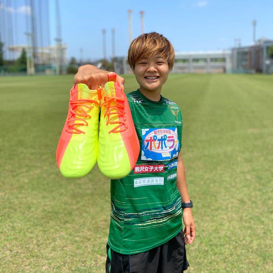 村松智子さんのインスタグラム写真 - (村松智子Instagram)「New Color‼︎‼︎ リーグ開幕に向けてこのスパイクと共に頑張ります！ #ライズアップ #STRONGERTOGETHER #PUMA #PUMAFOOTBALL @pumafootball_jp  @pumajapan」6月9日 15時25分 - katsuobuchi