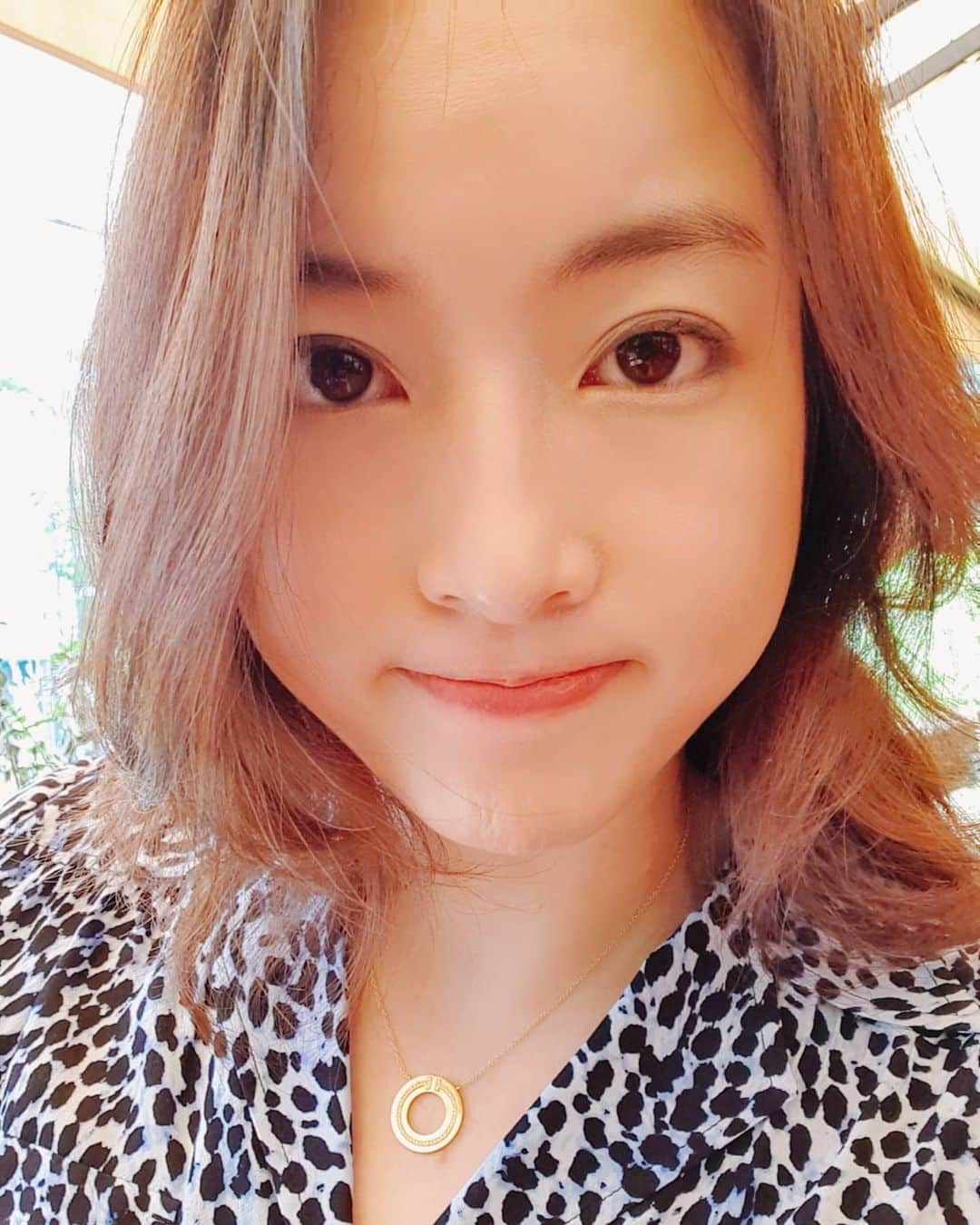 チョン・ダへのインスタグラム：「백만년만에 세상구경.🤩 🤖 볼에 일부러 바람 넣은거 아님. 앞으로 5kg 빼기 전까진 셀카 찍지 않겠음!!! . . 같이 뺄까요? 의지박약😭 코로나 너 때문이야😱😱😱」