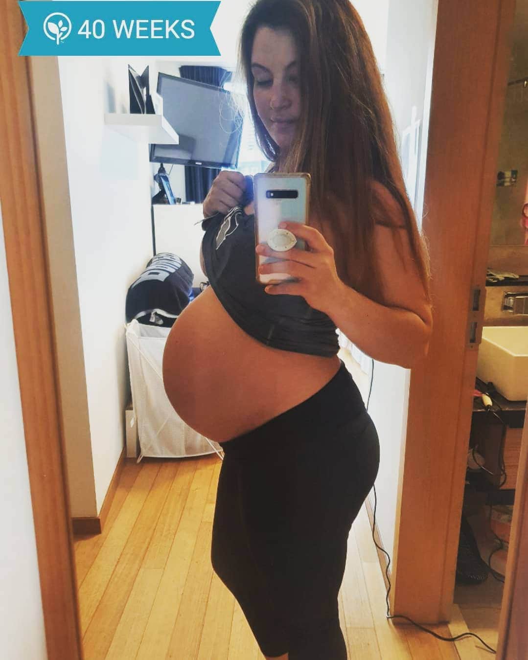 ミーシャ・テイトさんのインスタグラム写真 - (ミーシャ・テイトInstagram)「40 weeks +2 days, I'm not thrilled but No, I won't be getting induced.  Fun fact, you're not actually overdue until 2 weeks past the EDD (Estimated Due Date). Only 4% of babies are born on their EDD so clearly it's not that accurate  I'm ranting but it needs to be said. Hospitals are run like most businesses, to be efficient and to make money.  Don't get me wrong I'm grateful to have hospitals & doctors, I transferred my last home birth to a hospital and this time I will be at the hospital to give birth as well BUT I searched high & low to find a doctor & facility (they have birthing tubs yay!) that would support my desire to have only absolutely medically necessary interventions with a doctor who trusts women to birth their babies naturally.  Think about it, pregnant women are the only patients that DON'T actually have something wrong with them! We aren't sick or broken but often times this is just the mindset of the medical field to approach every situation as though it needs fixing.  The cesarean rate continues to climb globally. In the US above 30%, Singapore 40+%, Brazil 50% some hospitals there as high as 80%! The World Health Organisation says it should be around 15%, I think lower even but regardless even 30% is offensive.  OBGYN Doctors are SURGEONS!! Don't forget that (many get their degrees and have never attended a live natural birth) or that it's more convenient for them to schedule you down for a cesarean so they can make their lunch break on time and collect some extra $ too! Not all OBGYNs think this way but it's important for you to know how your provider feels and acts.  It's time women stop being bystanders to their own labor/delivery, to be made to feel powerless or like you don't know how to birth your baby is a crime.  My goal is not to make anyone feel bad or guilty for decisions they made or decisions that were made for them in the heat of the moment but rather to give a voice back to women. We DO have a say how our babies are brought into this world so USE it!  No, I'm not late, I'm not overdue, I'm not sick, I'm not broken. I'm pregnant with a healthy baby who will come when his lungs are good and strong and he is READY!」6月9日 15時34分 - mieshatate