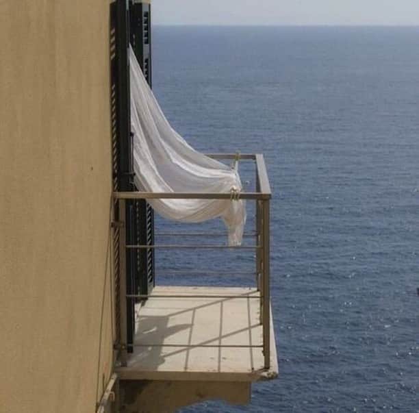 のインスタグラム：「Room with a view - Italy 🇮🇹 we miss you」