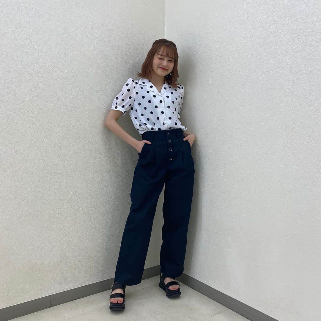 福山絢水さんのインスタグラム写真 - (福山絢水Instagram)「最近はパンツスタイルが好きだな👖 4つのボタンが可愛い♡ ・ ・ ・ #gu_for_all  #GUstyle #gupr #ワイドパンツ #チノハイウエストボタンワイドパンツ」6月9日 15時50分 - aya__m02