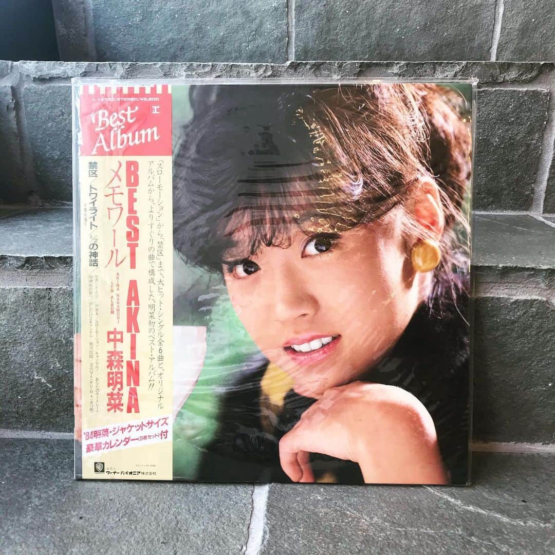 BEAMS JAPANさんのインスタグラム写真 - (BEAMS JAPANInstagram)「エンケン商店会期延長中です！﻿ 新たに書籍やレコードなどの商品を追加いたしました。﻿ ご来店お待ちしております！﻿ ━━━━━━━━━━━━﻿ 『エンケン商店 何でも古道具店 POPUP SHOP』﻿ 会期: 〜6月28日（日）﻿ ※営業時間はコロナウイルスの影響により変更になる場合があります。﻿ 営業時間に関しては直接店舗へお問い合わせください。﻿ 会場:BEAMS JAPAN 4F﻿ 〒160-0022 ﻿ 東京都新宿区新宿3-32-6 4F﻿ ☎︎03-5368-7328﻿ ━━━━━━━━━━━━﻿ ﻿ @beams_japan﻿ @tokyo_cultuart ﻿ #beams﻿ #beamsjapan﻿ #beamsjapan4th﻿ #tokyocultuartbybeams ﻿ #遠藤賢司﻿ #エンケン商店」6月9日 16時04分 - beams_japan