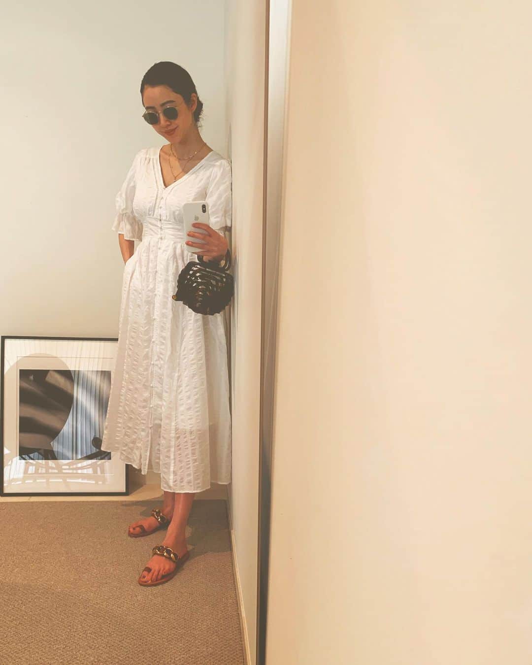 のインスタグラム：「summer day 🌿 . . net shoppingも出来てお気に入りなブランド Estella.k 🍃 🍃  dress... @_estella.k_  bag... @cultgaia ( @tomorrowland_womens ) sunglasses... @oliverpeoples  sandals... #ilsandalo accessories... @mariablackjewellery , @tomorrowland_womens . . . . . . . #estellak  #mariablack  #tomorrowland_womens #ootd」