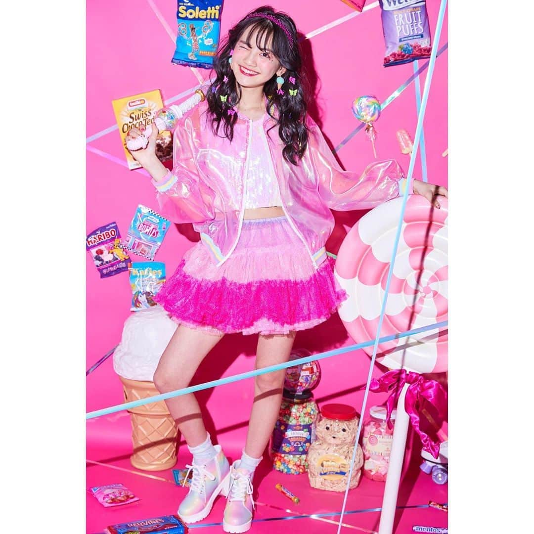ニコ☆プチのインスタグラム：「﻿ ルキはルキらしさ全開💚﻿ 超絶キュートでポップなルキワールドを表現しました🍭﻿ ﻿ ﻿ 大好きなパンダにもなれて、ごきげん🐼﻿ ﻿ ちなみに6枚目の白黒パンダは、ルキの私物のパン田くんだよ✨﻿ ﻿ ﻿ ﻿ #ニコプチ﻿ #関谷瑠紀」