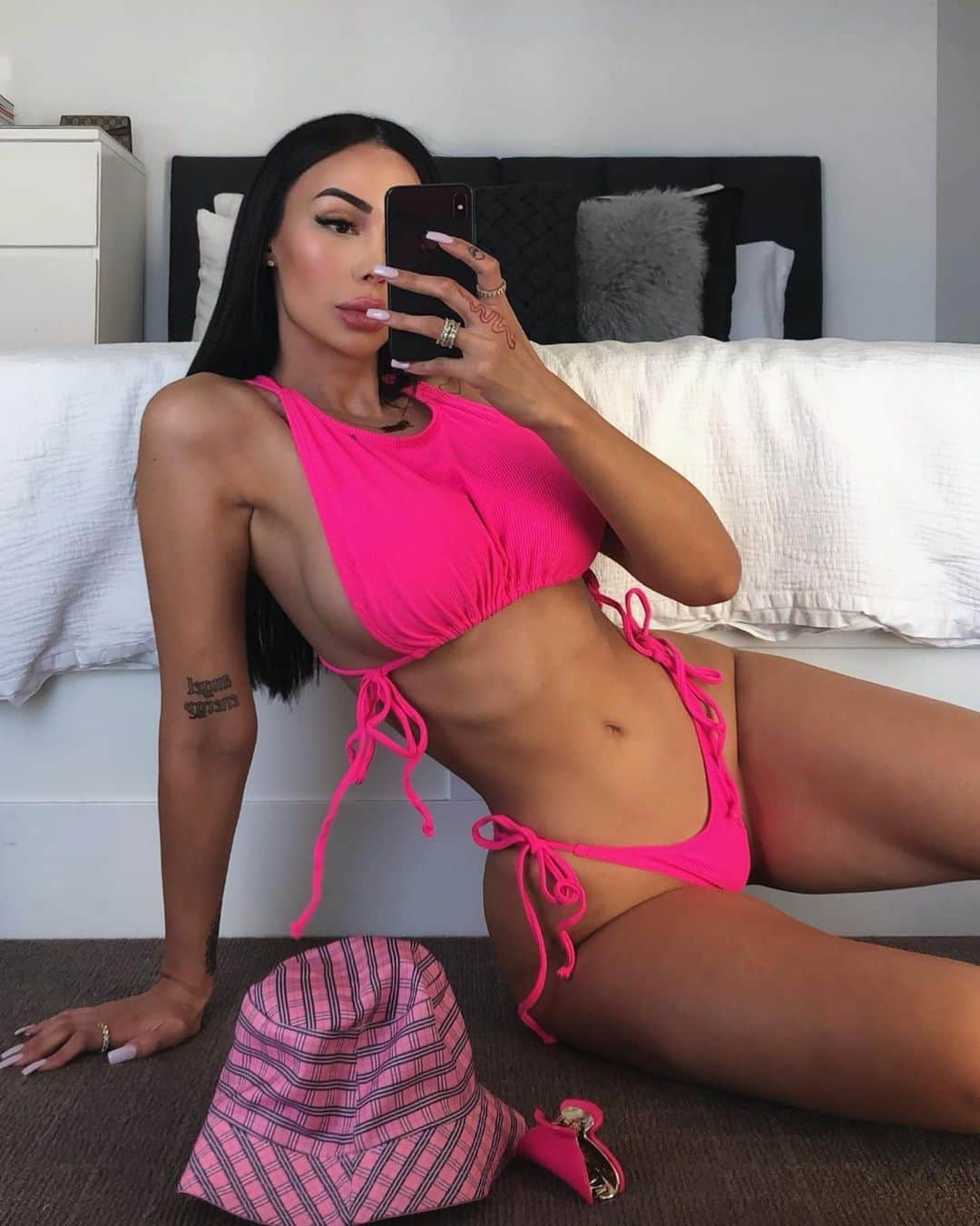ANNELESE MILTONのインスタグラム：「Vibin n’ thrivin 💗 @fashionnova fashionnovapartner」