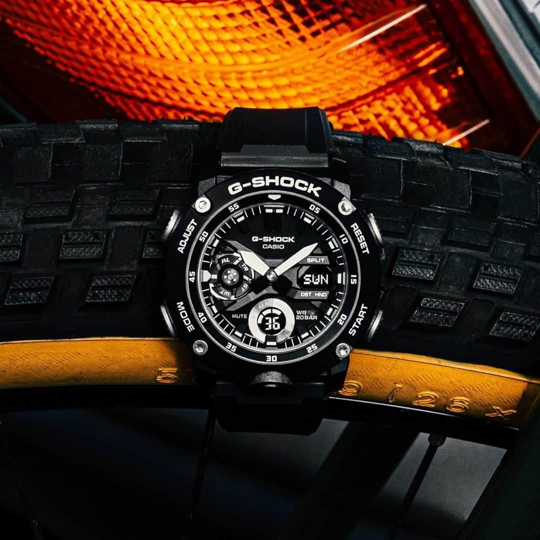 G-SHOCKさんのインスタグラム写真 - (G-SHOCKInstagram)「GA-2000S  カーボンケースでモジュールを保護する新たな耐衝撃構造「カーボンコアガード構造」を採用したGA-2000S-1AJF。モノトーンカラーをテーマにしたこちらのモデルは、別売りのバンドとのカスタマイズを楽しむことができます。  GA-2000S-1AJF incorporates new shock resistant structure "Carbon Core Guard structure" which protects modules with a carbon fiber reinforced resin case. The model is available in black or white monotone coloring with replaceable band.  GA-2000S-1AJF  #g_shock #ga2000 #monotone #carboncoreguard #watchoftheday」6月9日 17時00分 - gshock_jp