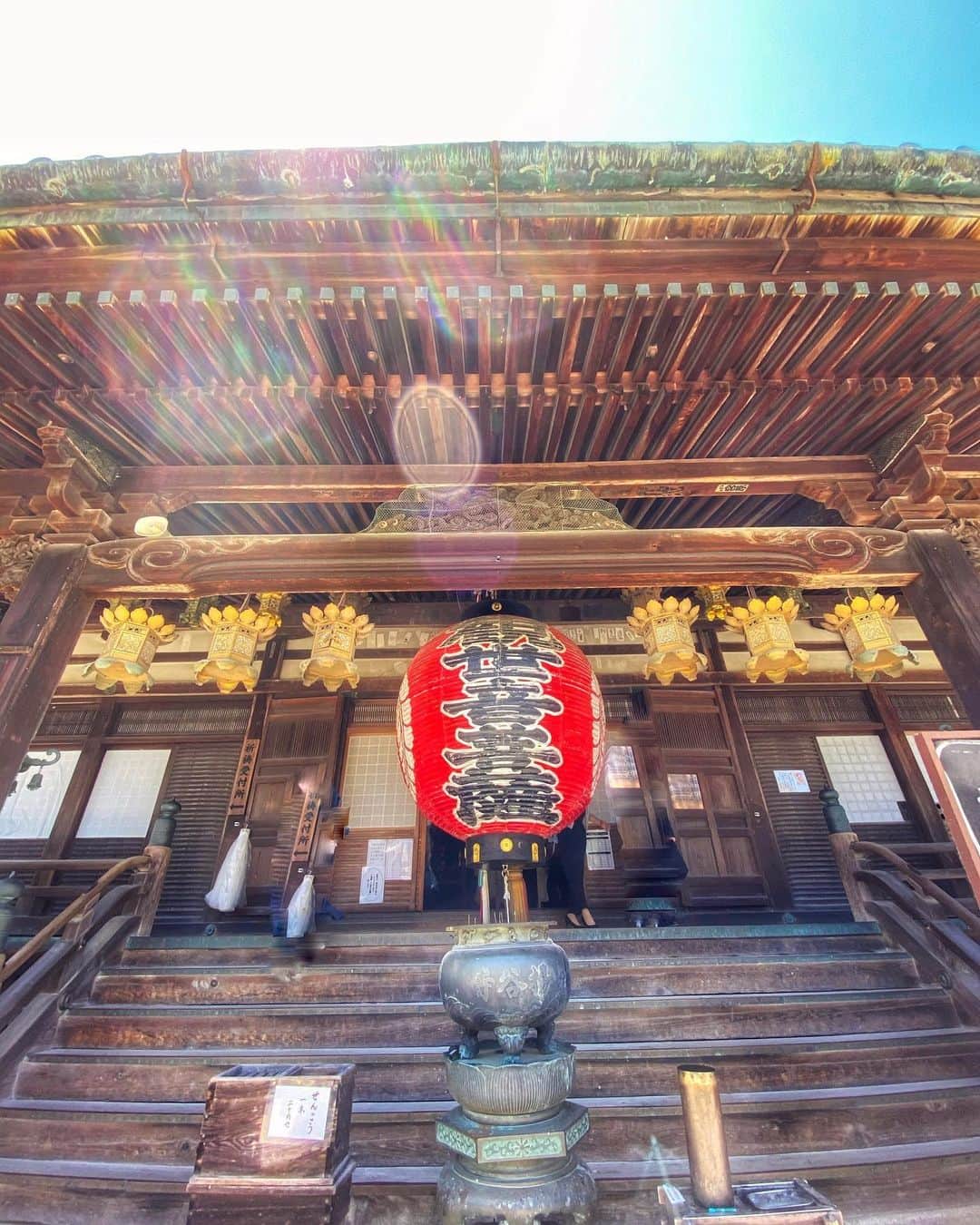 のインスタグラム：「京都府長岡京市#楊谷寺 (スライドして下さい) Location Kyoto Japan (Swipe)  2020.6.7  日曜日に訪れた楊谷寺、#花手水 だけでなくお庭も大変美しかったです。  #神社仏閣　 #寺院仏閣　 #美しい日本　 #日本庭園  #柳谷観音  #寺社仏閣巡り  #そうだ京都行こう　 #こころから  #寺社仏閣  #タビジェニ　 #日本ツアーズ　 #japan_daytime_view  #japan_bestpic_  #top_favorite_shots  #japan_vacations  #team_jp_西  #inspring_shot #beautiful_kansai #worldbestshot  #japanesetemple  #japanesegarden  #lovers_united_japan  #jalan_travel  #joytb  #dokoiku」