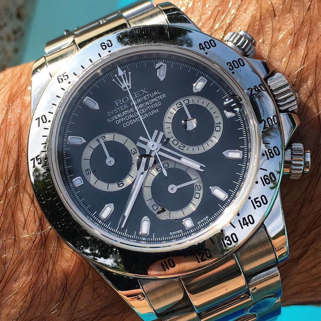 Daily Watchさんのインスタグラム写真 - (Daily WatchInstagram)「Up close with a black dial Rolex Daytona Ref. 116520 from 2010. Photo by @thecigarstrategist 👌🏼」6月9日 17時07分 - dailywatch