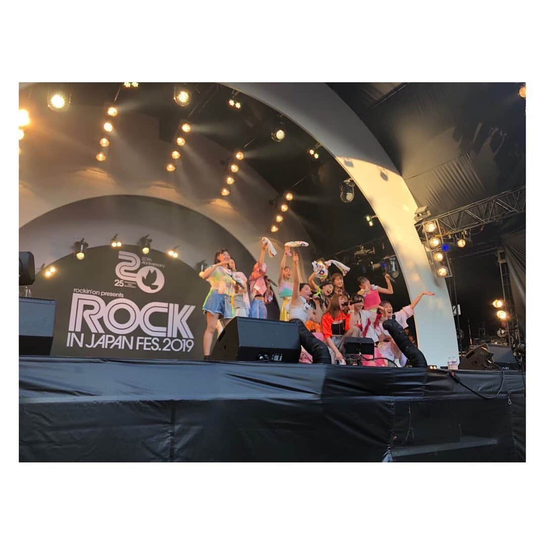 竹内朱莉さんのインスタグラム写真 - (竹内朱莉Instagram)「今年のROCK IN JAPAN FES2020 に出演予定でした👏🙏🎉 ですが、今年は中止という事で残念ではありますが、夏も出演予定だったという事が本当に嬉しかったです😢👏 また来年！！ 最高の景色が見れるように、来年も出演出来るように私達もPower upしておきます💪  #アンジュルム　#RIJF2020 #FES #ロッキン　#めちゃくちゃ嬉しい　#楽しみでした　#また来年　#頑張ります」6月9日 17時23分 - akari_takeuchi.official