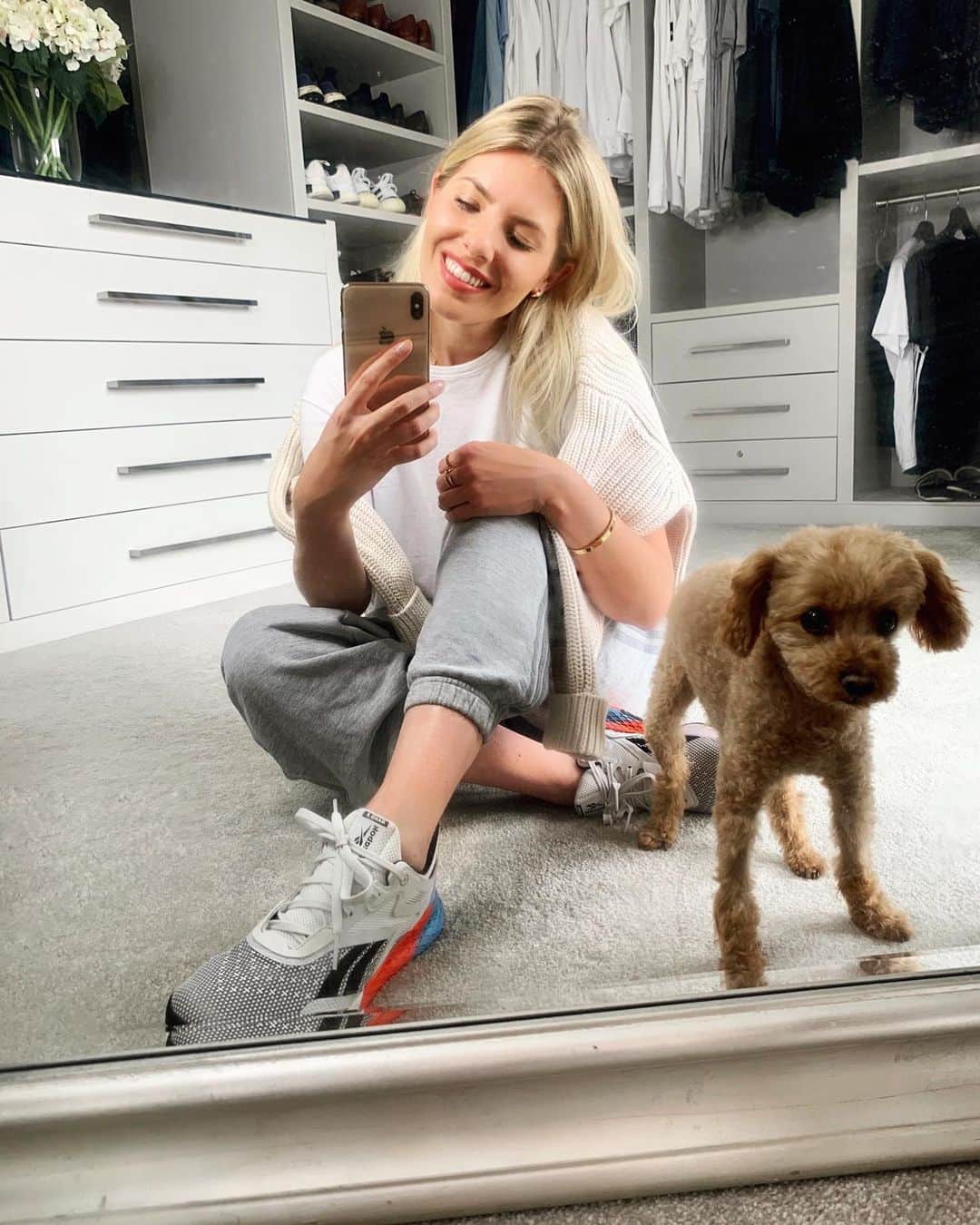 Mollie Kingさんのインスタグラム写真 - (Mollie KingInstagram)「Morning!! So today is definitely a comfy day 👟 (Btw does anyone else have to share the mirror with their dog?) 🤷🏼‍♀️💜」6月9日 17時17分 - mollieking