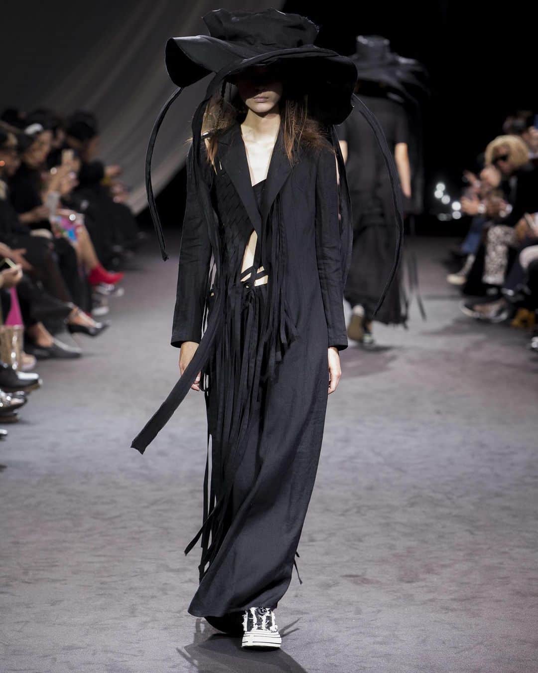 のインスタグラム：「#YohjiYamamotoSS20 Collection - Look03 #yohjiyamamoto⁠ @yohjiyamamotoofficial」