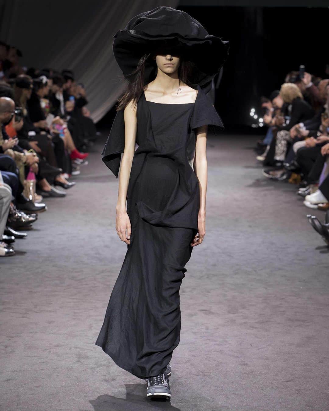 のインスタグラム：「#YohjiYamamotoSS20 Collection - Look04 #yohjiyamamoto⁠ @yohjiyamamotoofficial」