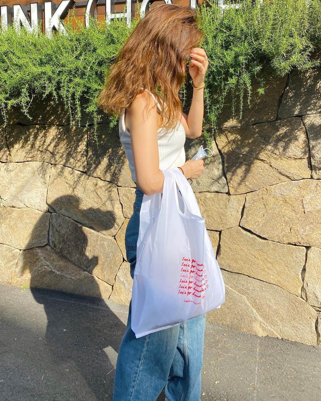難波礼華のインスタグラム：「@homeharajuku  オリジナルエコバッグ第二弾 今回は折り畳み式eco bag!! 『Let's go home together❤︎』 海外でよく見るあのレジ袋をオマージュ✌️🛍 折り畳むとポケットティッシュサイズだから鞄の中に入れれて便利だよ💖💖💖 7/1からレジ袋有料化するから皆様ぜひ使ってね☝️😘 #homeharajuku#折り畳みエコバッグ#ecobag」