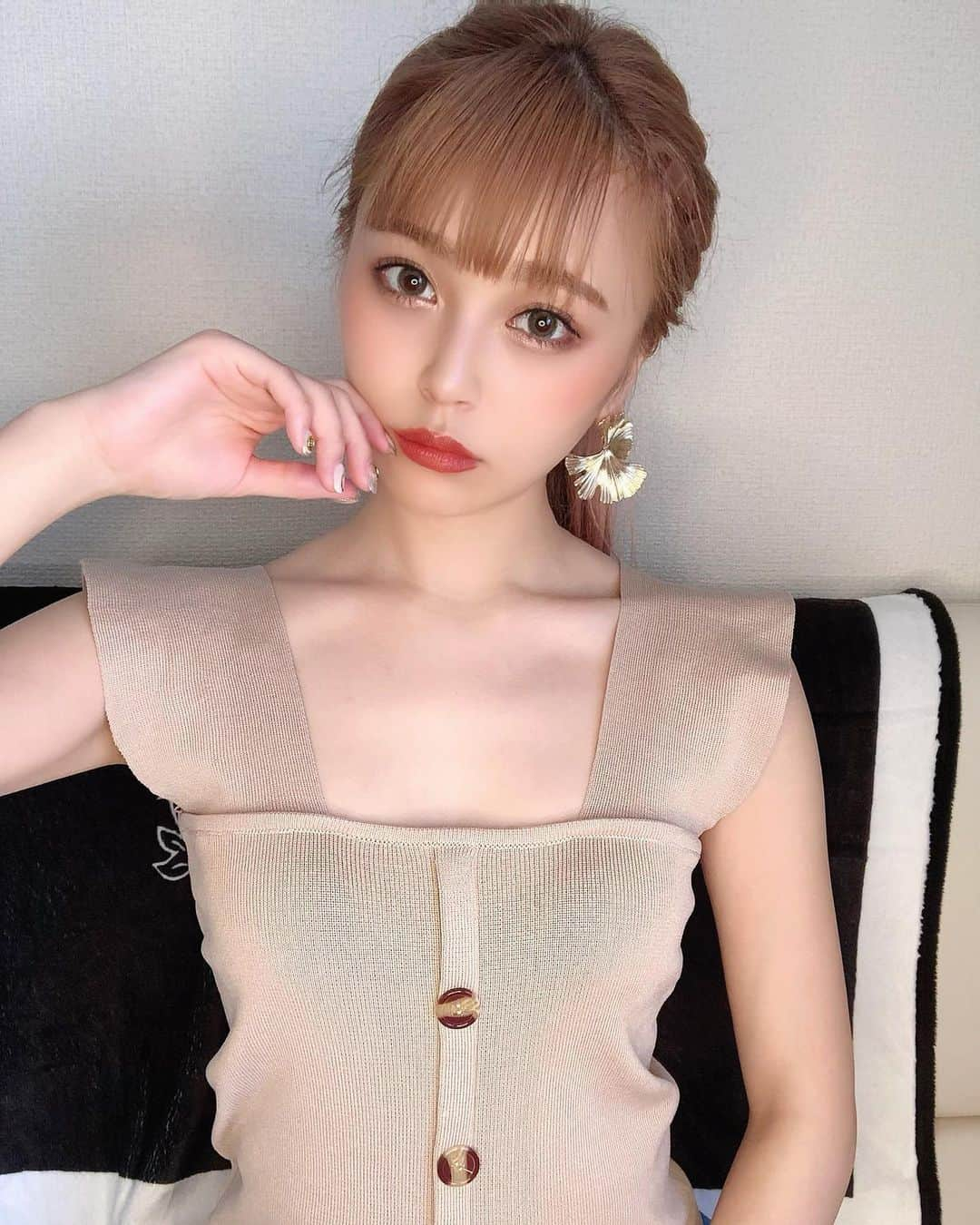 土屋怜菜（れいぽよ）さんのインスタグラム写真 - (土屋怜菜（れいぽよ）Instagram)「大人っぽくなれてますか？？❤️﻿ ﻿ topsは @grl_official  のだよっ☺︎」6月9日 17時50分 - reipoyo_0411