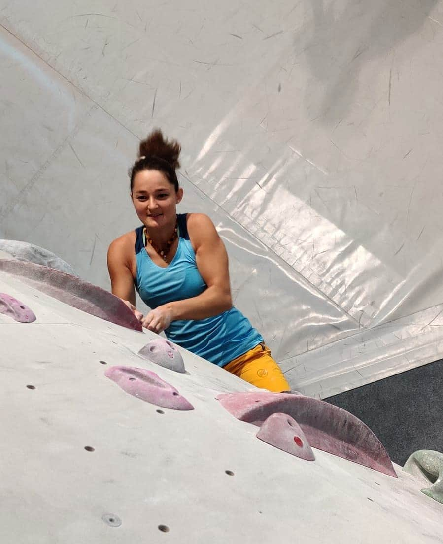 マグダレナ・ロックのインスタグラム：「So dankbar einfach wieder Bouldern gehen zu können, ohne sich Sorgen um den Ellbogen machen zu müssen.  Ein laaaang ersehntes Ziel! 😍😍😍」