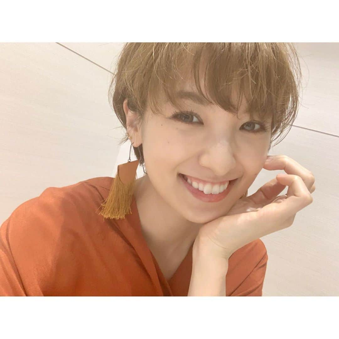 南明奈さんのインスタグラム写真 - (南明奈Instagram)「久しぶりにメイクさんにメイクして頂き、スタイリストさんが用意してくれた衣装を✨ ずっとリモート撮影で自前メイクと私服だったので☺️ やっぱり気分あがる🙌🏻✨ フリフリピアスは　@elkthelabel の✨」6月9日 18時11分 - akinaminami