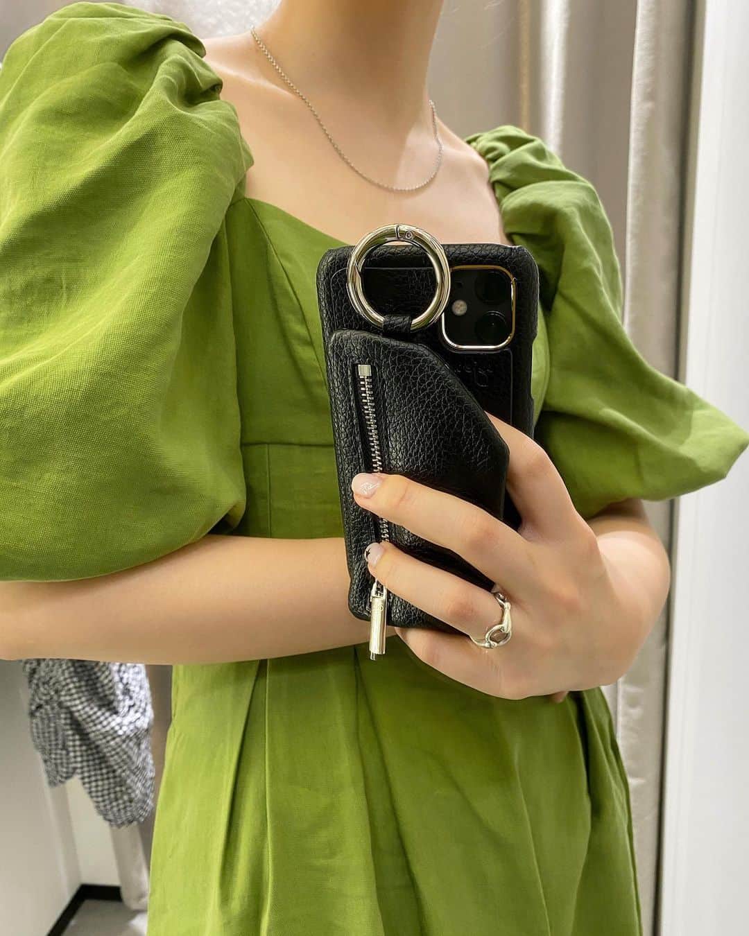 のインスタグラム：「悩んでる間に買いそびれたやーつ👗😥💚」