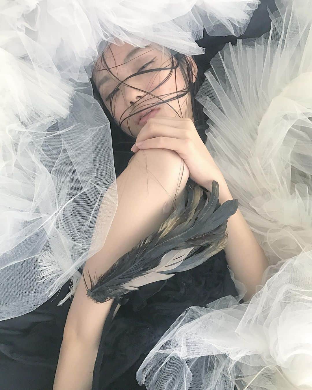 ARAKI SHIROのインスタグラム：「packing day before moving.. . . . -archives- md @karintomayu  costume by me . . . #ARAKISHIRO#FUKUOKA#portrait#portraitphotography#photography#costume#costumedesign#fashion#fashionphotography#couture#hautecouture#contemporaryart#darkbeauty#model#pr0ject_soul#pr0ject_uno#humanedge#theportraitpr0ject#portraitmood#sombrebeiegs#sombresociety#_bodyart_#福岡#ポートレート#モデル#被写体募集#衣装#コスチューム#アラキシロウ」