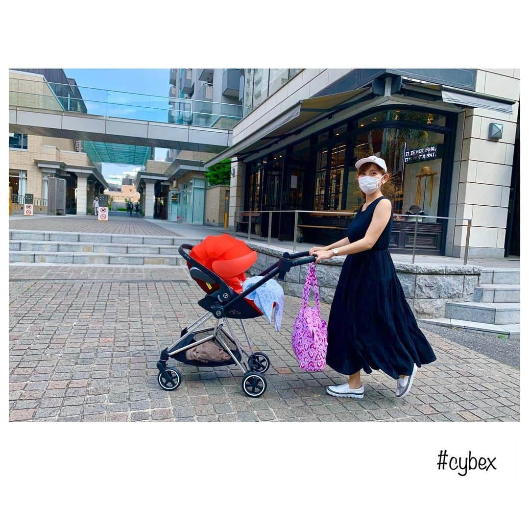 宮崎瑠依さんのインスタグラム写真 - (宮崎瑠依Instagram)「息子の愛車はサイベックス @cybex_japan  クラウドZ×ミオスです✨  クラウドZは、車の中で使うベビーシートなのですが、そのままベビーカーのミオスに装着可能。 このトラベルシステムのおかげで、ベビーカーで寝ている子供を起こさずにそのまま車に乗せることができるのです。  ベビーカーに乗るとすぐ寝てくれる💤  私の着ている黒いワンピースは、@chocoa_official の授乳服✨ 前チャックで授乳がしやすい🤱 シルエットも可愛いお気に入りワンピです💕  #cybexmios  #サイベックスミオス  #サイベックス #cybex #クラウドz #ベビーカー #ベビーシート  #授乳服 #chocoa」6月9日 18時31分 - ruimiyazaki