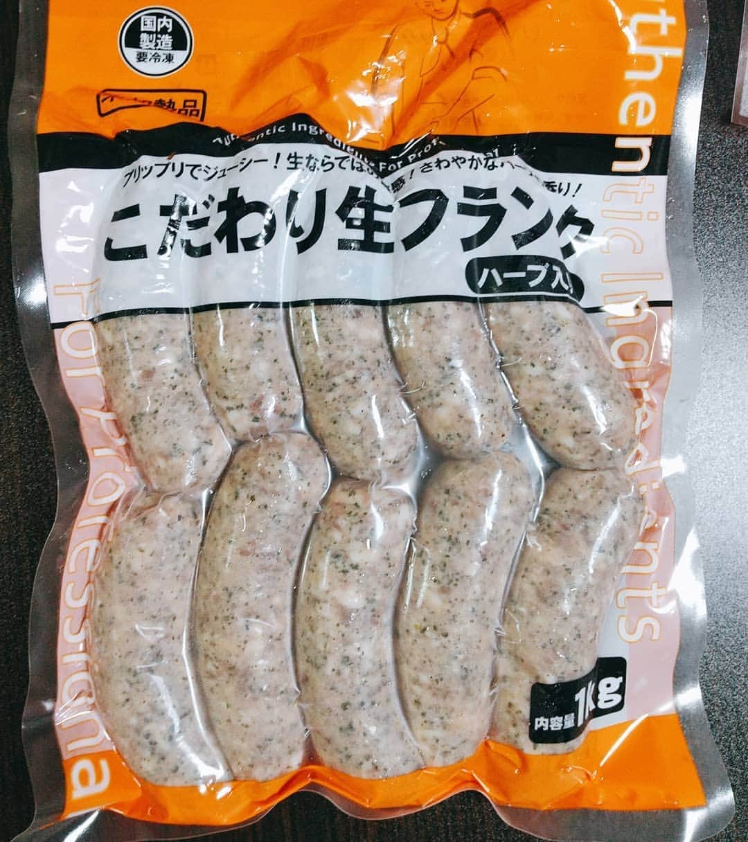 のインスタグラム：「これこのみーーー٩( 'ω' )و  #このみ #おぎたともこ #業務用スーパー #生フランク #全ソーセージ繋がっとる #冷凍のものを茹でて食べるスタイル #ハーブの味がして好き」