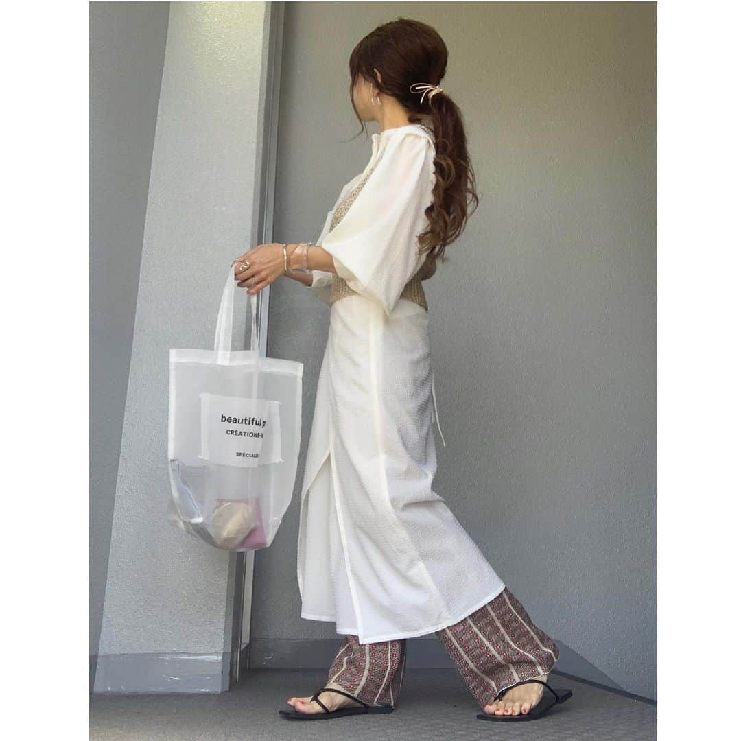 chieminsさんのインスタグラム写真 - (chieminsInstagram)「⋆*❁*⋆*❁*⋆*❁*⋆*❁*⋆*❁* ・ ・ 色んな着方ができる @kastane_ のワンピ🤍 めちゃくちゃ可愛いぃのに着る機会を逃してなかなか着れなかった💧 涼しげな素材だから、まだまだ着れるかな🙈💦 ・ ・ やっとおろせたビスチェと🤍 ・ ・ ・ ・ dress➸#kastane leggings.bustier.bangle➸#todayful  sandals➸#canaljean #viaje  bag➸#beautifulpeople ・ ・ ・ ・  #code  #coordinate #ootd #outfit #mylook #ママ #コーデ  #mineby3mootd #like4like #お洒落さんと繋がりたい #ビュースタグラマー #ponte_fashion #chao_app  #156cm #156cmコーデ」6月9日 18時41分 - chery0131