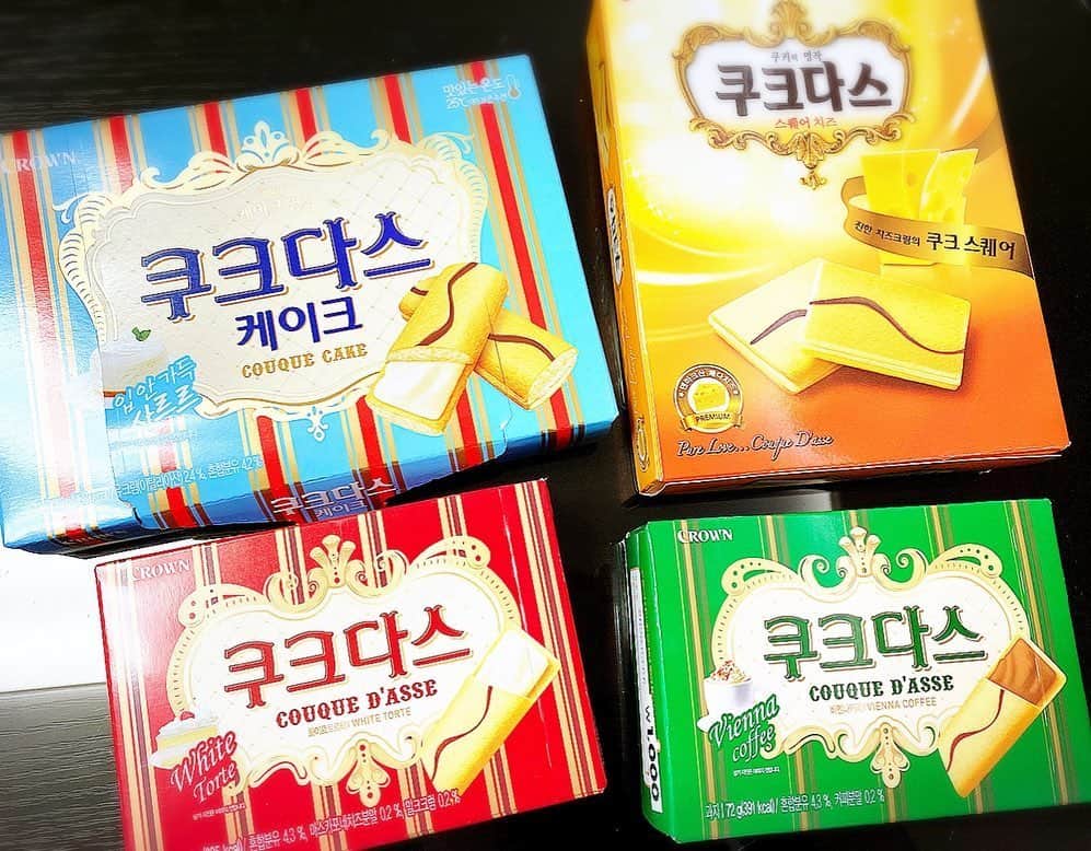 とぎもちさんのインスタグラム写真 - (とぎもちInstagram)「.﻿ 【韓国スーパー】﻿ ﻿ ククダスってお菓子がすごく好きで﻿ いろんな味大量買いしてきた😍﻿ ﻿ どれも美味しいけど﻿ 結局定番バニラ味が1番美味しい♪(*￣ω￣)﻿ ﻿ でも新商品のククダスケーキ﻿ フワッと柔らか生地で美味しかった😆💓﻿ .﻿ #ククダス #ククダスケーキ #韓国 #韓国スーパー #韓国お菓子 #韓国新商品 #韓国土産 #쿠크다스 #쿠크다스케이크  #먹스타그램 #토기모치 #とぎもちkorea #とぎもちククダス #とぎもちお菓子」6月9日 18時35分 - togistagram