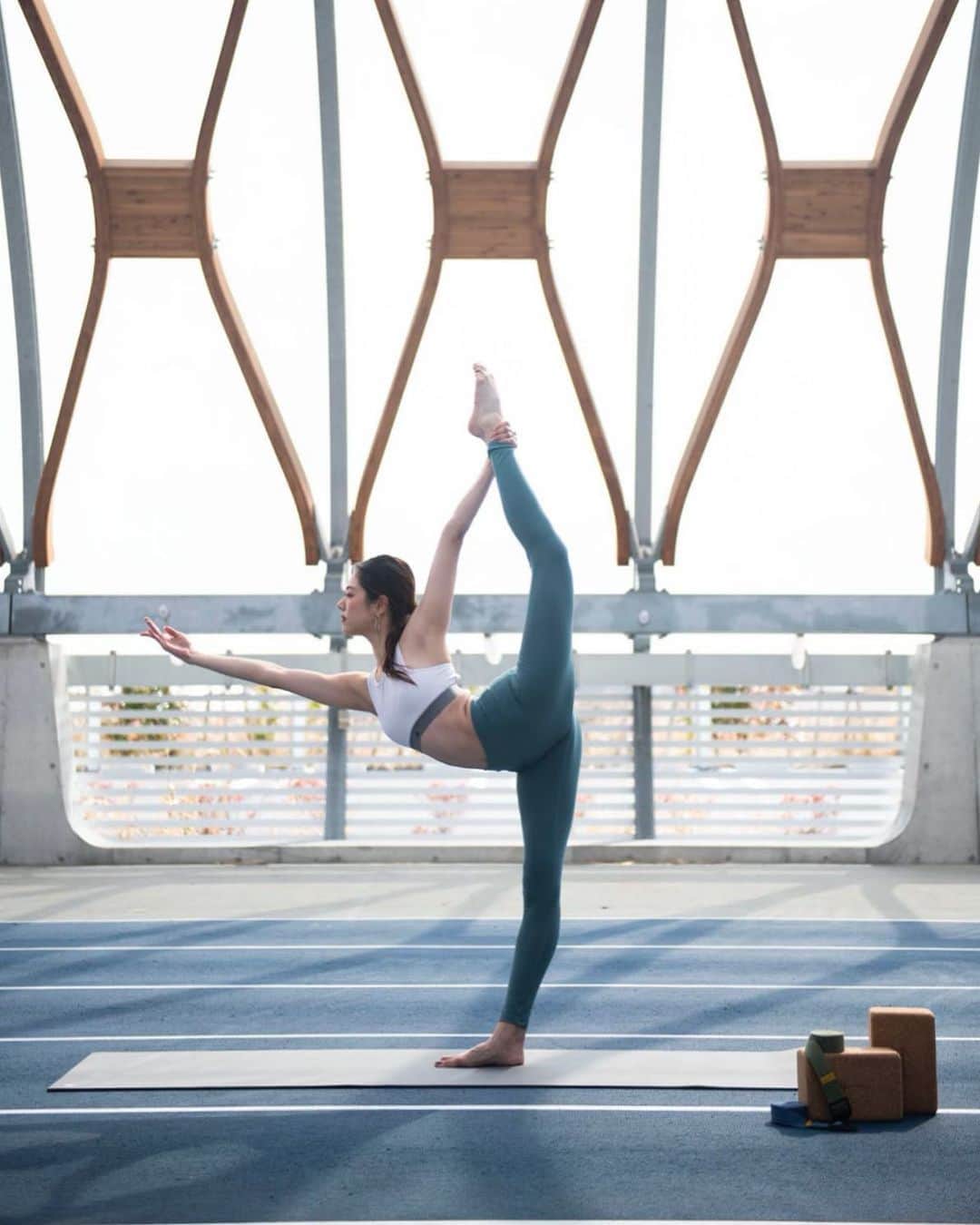 のインスタグラム：「Yoga @artistic.yoga  #adidas #wear #yogaworks  #yoga #pose #asana」