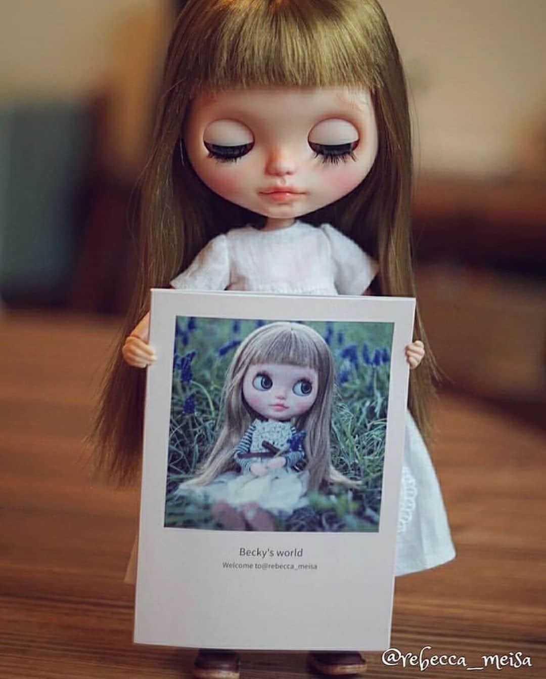 しまうまプリント【公式】フォトブック無料企画開催中さんのインスタグラム写真 - (しまうまプリント【公式】フォトブック無料企画開催中Instagram)「お人形の生活をのぞいてみませんか👀💕 ・ ・ 本日ご紹介するのは @rebecca_meisa さまの フォトブックです✨ ・ ブライス人形のお写真を集めて 1冊のフォトブックを作成頂きました🦓 ・ お友達と遊んでいたり、 カメラを持ってお出かけしているシーンもあるようです📷 どのお写真も表情豊かでとってもかわいいですね💕 ・ ・ あなたのお気に入りをたくさん詰め込んだ オリジナルフォトブックを作ってみませんか？ しまうまプリントならあなた好みのサイズやページ数で オリジナルフォトブックが作成できます。 ・ きっと心浮き立つ1冊になりますよ🦓💕 ・ ・  @rebecca_meisa さま 素敵なご投稿ありがとうございました！ ・ ・ ・  #しまうまプリント #しまうまフォトブック #フォトブック #写真プリント #フォトアルバム #写真 #フォト #写真アルバム #手作りアルバム Repost from @rebecca_meisa ・・・ 📷フォトブック完成🙌⠀ ⠀ カレンダーは作ったけど、フォトブックは頭になかったな～(笑)⠀ ⠀ ということで、フォトブック作ってみました✨⠀ ⠀ ちょっとだけ中身をご紹介。(笑)⠀ ⠀ 記念に残すのっていいね👍⠀ ⠀ これから、定期的に作ってみようかな🎵⠀ ⠀ ⠀ さぁ、夕飯の準備しなきゃ💦⠀ ⠀ 今夜は何作ろうかな～⠀ ⠀ ⠀ #しまうまプリント⠀ #フォトブック⠀ #ブライスフォトブック⠀ #Blythe ⠀ #blythedoll ⠀ #blythelover ⠀ #loveblythe ⠀ #blythecustom⠀ #customblythe ⠀ #blythecustomdoll ⠀ #blythestagram ⠀ #Blythephotography ⠀ #ブライス ⠀ #カスタムブライス ⠀ #ブライス初心者🔰 ⠀ #toys_turk⠀ #ブライス好きな人と繋がりたい ⠀ #Blytheに恋をした ⠀ #写真好きな人と繋がりたい ⠀ #TKOブライス部⠀」6月9日 18時44分 - shimaumaprint