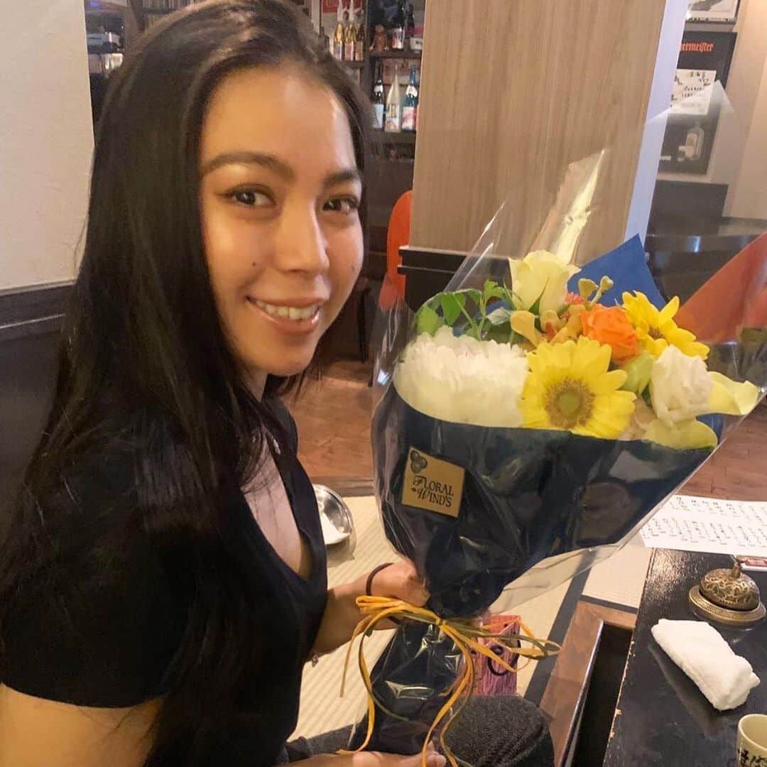 水野亜彩子のインスタグラム：「沢山の方々に「おめでとう」 と祝ってもらい、とっても幸せな気持ちで誕生日を迎えました😭💕 感謝の気持ちを忘れず、思いやりを忘れず、この1年ちゃんと成長できるように、一歩でも前に進めるように、1日1日大切に素敵な女性を目指します🌹❤️」