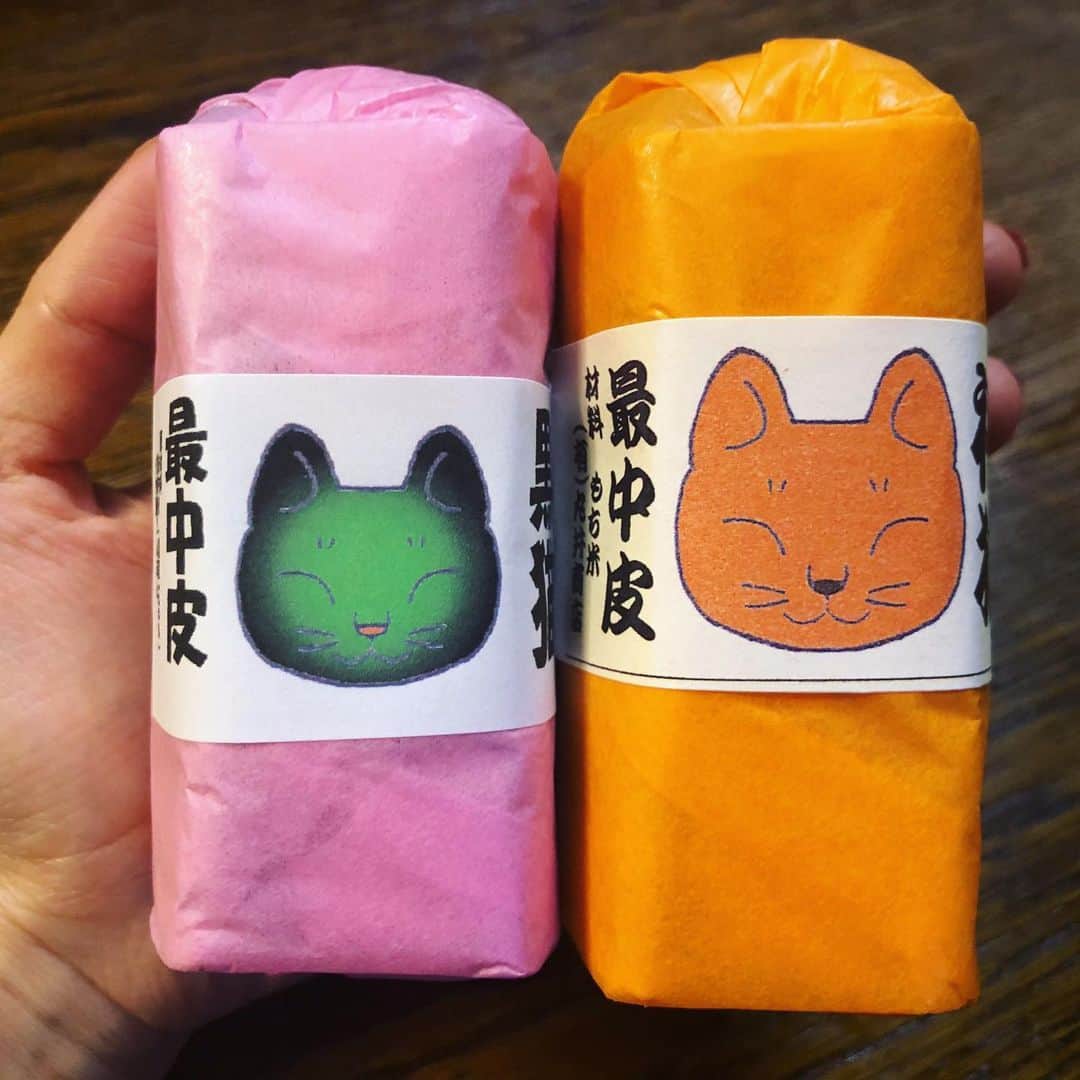 Baekのインスタグラム：「今日は先日作ったあんこで最中をつくりたくて最中の専門店で皮を買ってきました！ 最中のお話色々聞いたりとでも楽しかったです。最中の皮を保管する箱が素敵でしたー」