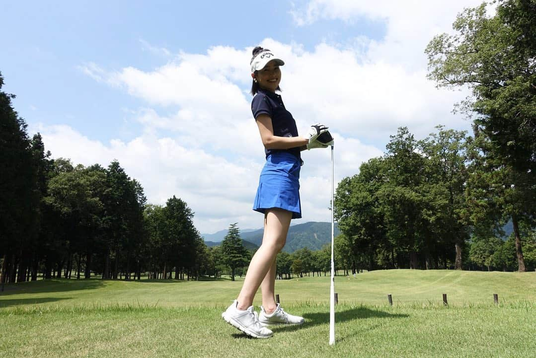 佐野伶莉のインスタグラム：「おやすみの日におよそ3ヶ月ぶりのゴルフ🏌️‍♀️ ゴルフ場も新型コロナウイルス対策がしっかりされていました！ (アルコール消毒、バッグの移動はセルフでなど) おうち時間ばっかりで、体を動かしていなかったので良いリフレッシュに⛳️1年前にゴルフ始めた時180だったスコアが、125になりました。笑 #ゴルフ女子#ウェア集めが好き」