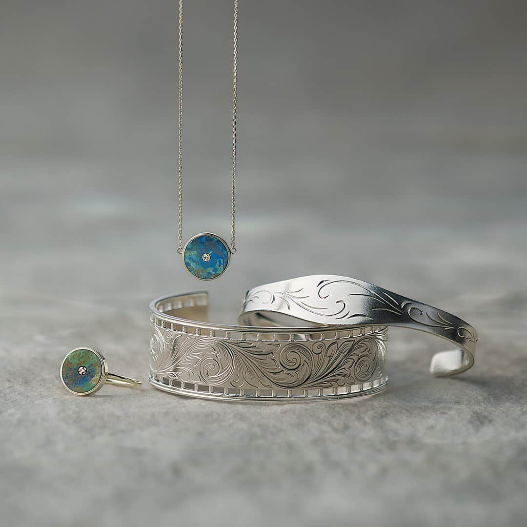 ageteさんのインスタグラム写真 - (ageteInstagram)「.﻿ 【2020 Summer Collection】﻿ 神秘的なカラーのアジュルマラカイト。﻿ 深い海の色を思わせるようなブルーとシルバーのコントラストが新鮮。﻿ ﻿ #agete #jewelry #accessory #ring #bangle #azurmalachite #silver #summer #collection #newarrivals﻿ #アガット #ジュエリー #アクセサリー #リング #バングル #アジュルマラカイト #シルバー #夏 #コレクション #新作」6月9日 19時26分 - agete_official