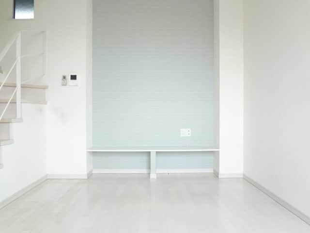 グッドルームさんのインスタグラム写真 - (グッドルームInstagram)「▼スノーマジック ⁠ ⁠爽やかなお部屋で軽やかなステップを踏む。 縦に広いと開放感がありますよね。  風や光をたっぷり感じて 爽やかな毎日が送れそうです。 -------------------⁠ ⁠ 福岡 #名島 1LDK 32.29㎡  明るい水色のクロスが爽やかな 緑が似合う可愛らしいお部屋。  メゾネットタイプで 3階にはロフトもついております。  空間がうまく分かれていて すっきりと暮らせそう。  インテリアはシンプルな白いもので統一すると 水色のアクセントカラーがより映えますよ。  キッチンはコンロとシンクがセパレート。 作業スペースもしっかり確保されていて お料理するのも張り切っちゃいます。  ロフトは趣味のスペースとしても。 小窓がちゃんとついていて 光を取り込めるのが嬉しいですね。 ⁠ ・⁠ こちらの物件は実際に住めるお部屋です。詳細はストーリー、ハイライトにて！⁠ ・⁠ こだわりのお部屋探しは、@goodroom_jp から URLをチェック！⁣⁣⁣⁣⁣⁣⁣⁣⁣⠀⁣⠀﻿⁠ ・⠀﻿⁠ ※最新のお家賃につきましては、リンク先物件ページからご確認ください。⁠ ⁠・⁠ #goodroom #interiordesign #decoration #myhome #homedesign #interiordecor #urbanlife #apartment #tokyo⁠  #福岡 #生活 #シンプルな暮らし #シンプルライフ #日々の暮らし #引っ越し #暮らしを整える #一人暮らし #物件探し #お部屋探し #お洒落な暮らし #理想の空間 #空間デザイン #間取り図 #賃貸⁠ #丁寧な暮らし #みどりのある暮らし #大きな窓  #ロフト #メゾネット」6月9日 19時30分 - goodroom_jp
