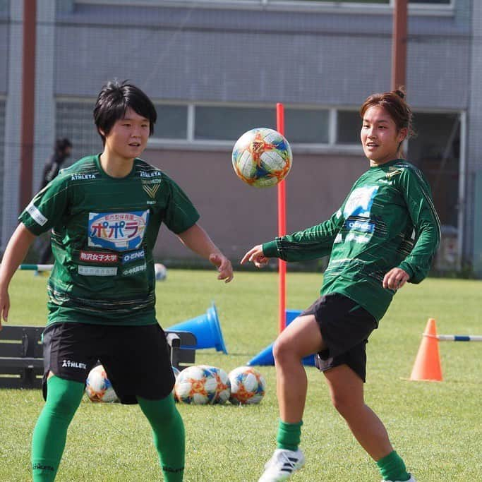 東京ヴェルディさんのインスタグラム写真 - (東京ヴェルディInstagram)「今週も元気に始まりました🏃‍♀️﻿ 夏の様な天気が続いていますが、1人1本マイボトルで水分補給もしっかりと行っています！﻿ ﻿ ﻿ #長谷川唯﻿ #伊藤彩羅﻿ #遠藤純﻿ #土光真代﻿ #西村清花﻿ #山下杏也加﻿ #原衣吹﻿ #松田紫野﻿ #菅野奏音﻿ #宮澤ひなた﻿ #beleza﻿ #ベレーザ #日テレベレーザ #日テレ東京ヴェルディベレーザ #東京 #tokyo」6月9日 19時31分 - tokyo_verdy