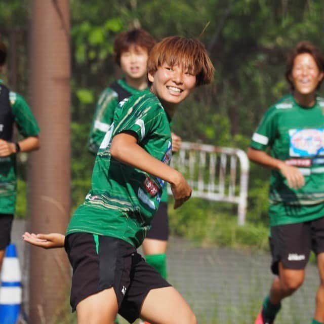 東京ヴェルディさんのインスタグラム写真 - (東京ヴェルディInstagram)「今週も元気に始まりました🏃‍♀️﻿ 夏の様な天気が続いていますが、1人1本マイボトルで水分補給もしっかりと行っています！﻿ ﻿ ﻿ #長谷川唯﻿ #伊藤彩羅﻿ #遠藤純﻿ #土光真代﻿ #西村清花﻿ #山下杏也加﻿ #原衣吹﻿ #松田紫野﻿ #菅野奏音﻿ #宮澤ひなた﻿ #beleza﻿ #ベレーザ #日テレベレーザ #日テレ東京ヴェルディベレーザ #東京 #tokyo」6月9日 19時31分 - tokyo_verdy