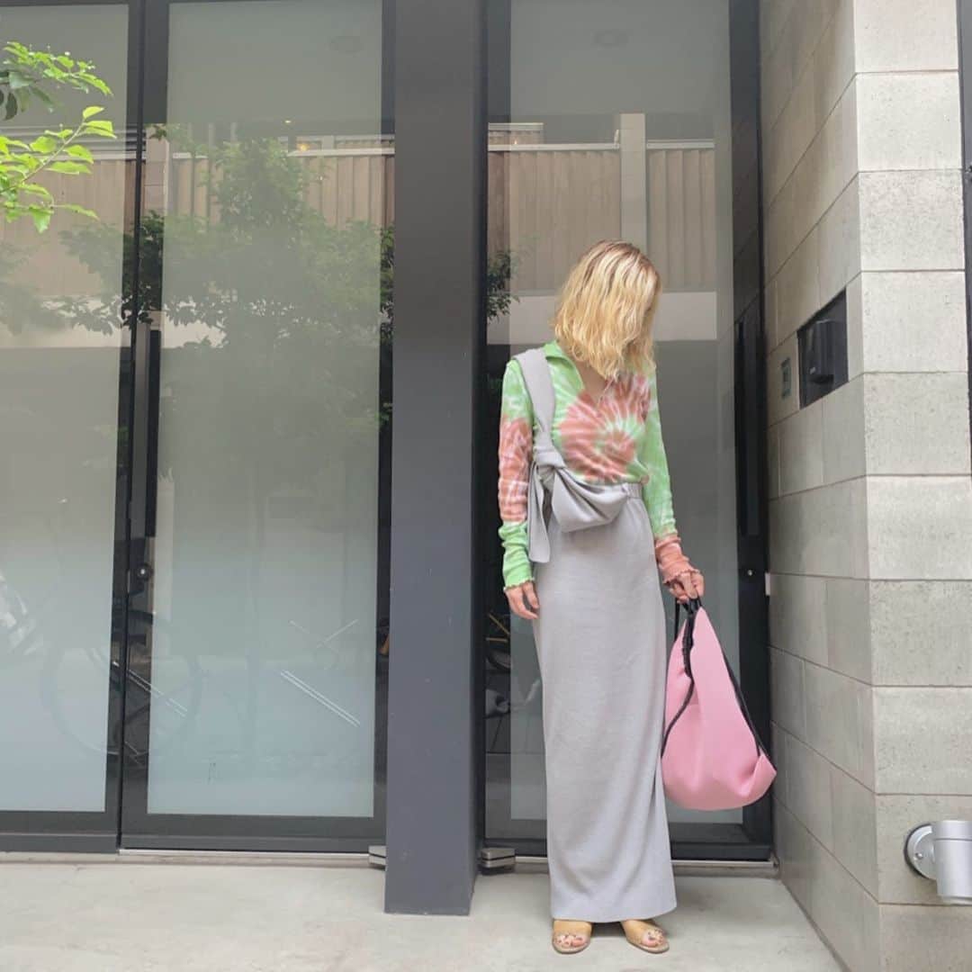 nanako itoのインスタグラム：「スカートが届きました。 紐を下げてもかわいいから抱っこ紐するときはそうしようかな👶🏻 髪の毛も伸びたなぁ . #leinwandeofficial」