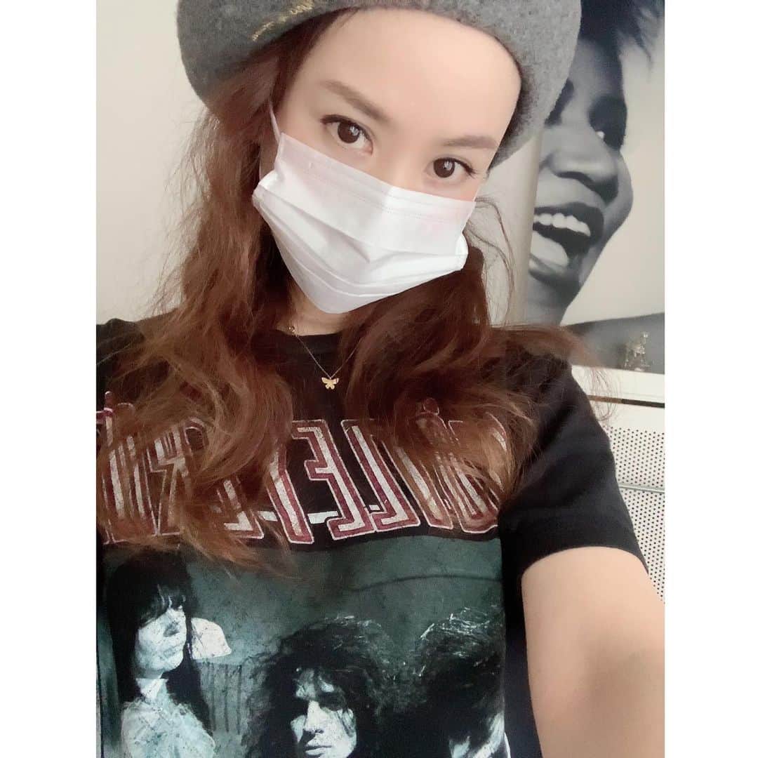 azumiのインスタグラム：「#モトリーTシャツ #モトリークルー  #motleycrue  #バンT #バンtコーデ  #wyolica #ワイヨリカ #azumi #背後にアレサ」